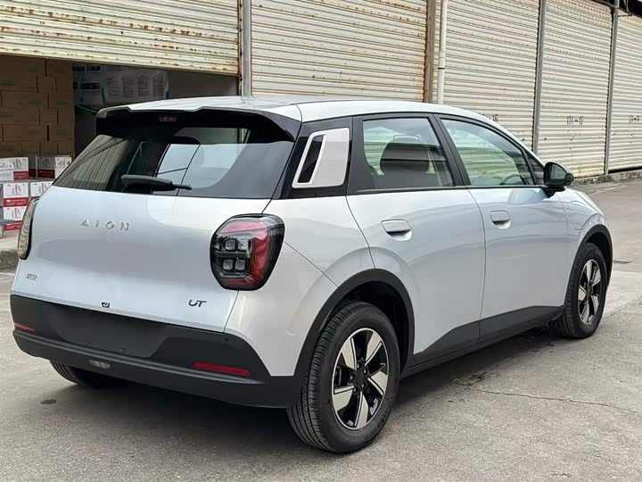 Фото 14 - GAC Aion UT