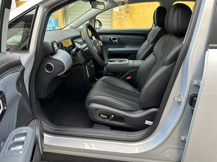 Фото 18 - GAC Aion UT