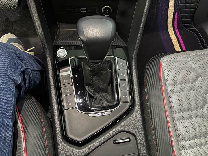 Фото 12 - Volkswagen Tiguan L Hybrid