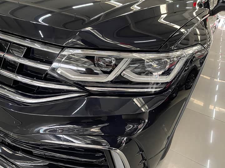 Фото 13 - Volkswagen Tiguan L Hybrid