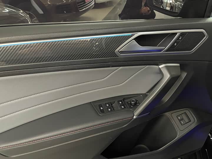 Фото 14 - Volkswagen Tiguan L Hybrid