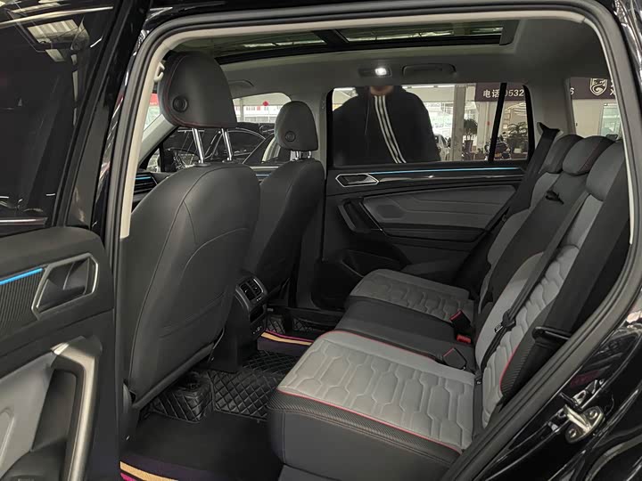 Фото 7 - Volkswagen Tiguan L Hybrid