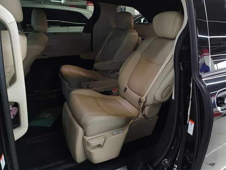 Фото 17 - Toyota Granvia