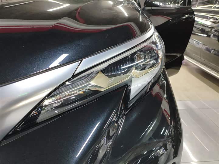 Фото 24 - Toyota Granvia