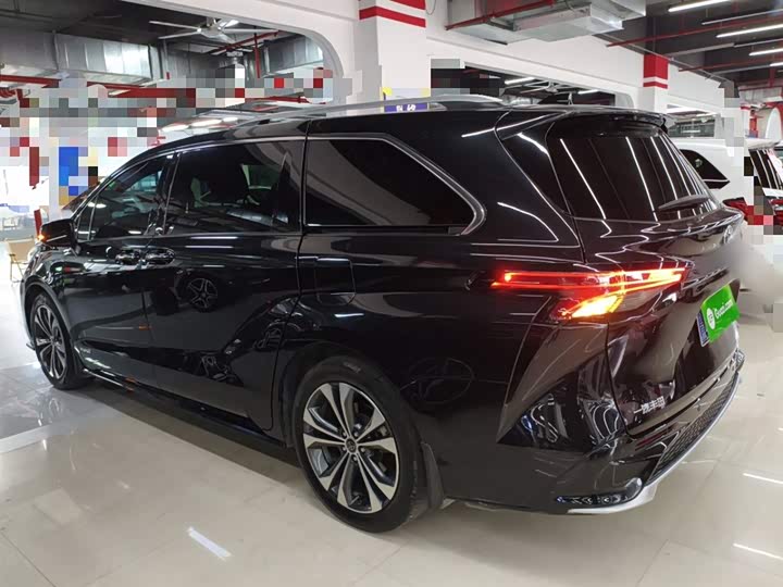 Фото 5 - Toyota Granvia