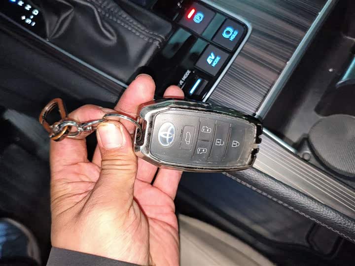 Фото 9 - Toyota Granvia