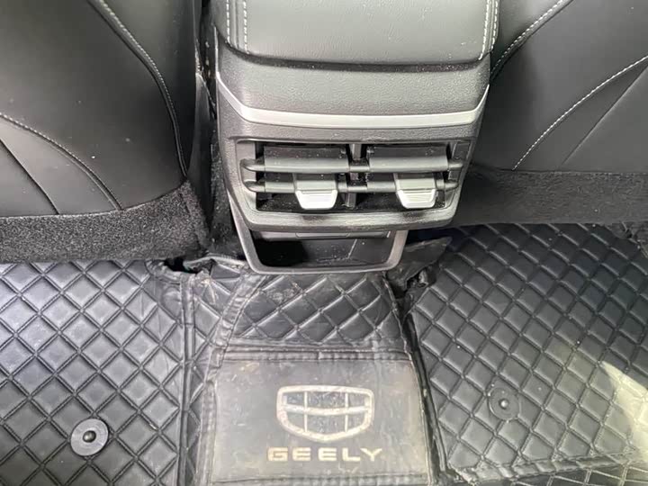 Фото 10 - Geely Emgrand