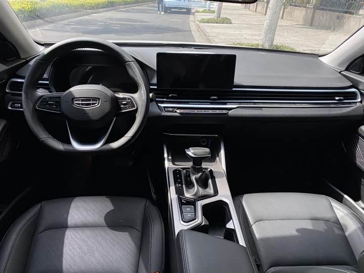 Фото 11 - Geely Emgrand