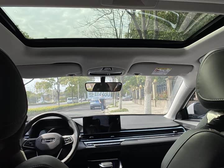 Фото 12 - Geely Emgrand