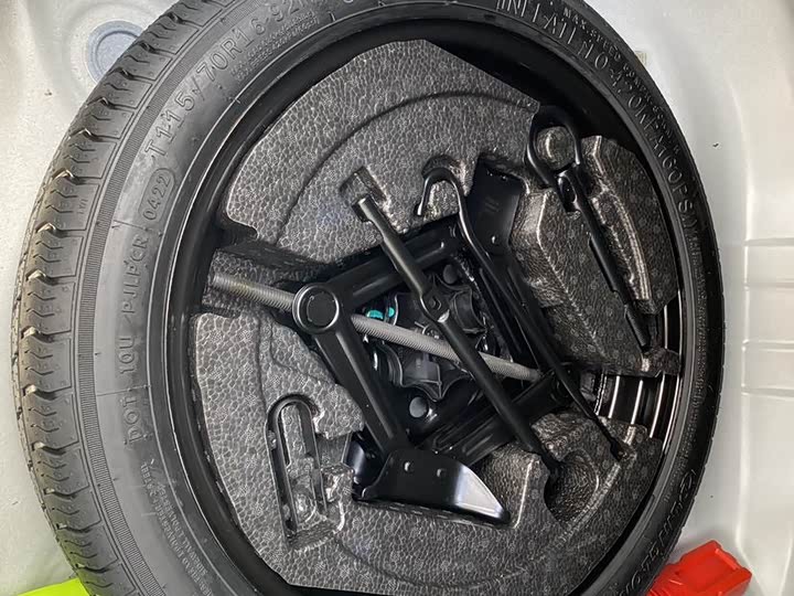 Фото 13 - Geely Emgrand