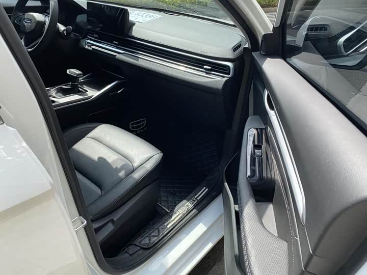 Фото 15 - Geely Emgrand