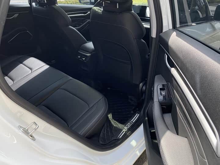 Фото 16 - Geely Emgrand