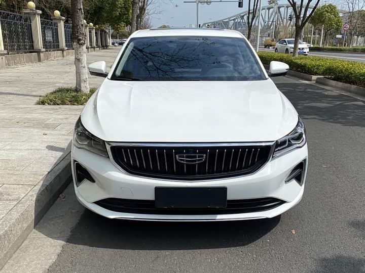 Фото 2 - Geely Emgrand