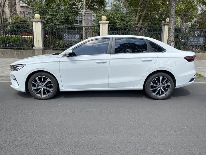 Фото 4 - Geely Emgrand