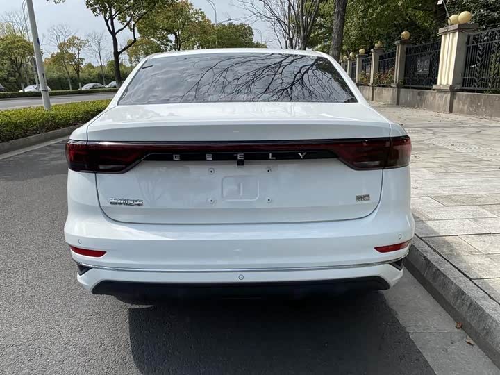 Фото 5 - Geely Emgrand