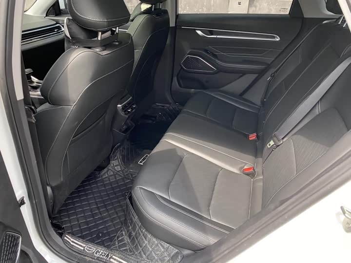 Фото 9 - Geely Emgrand