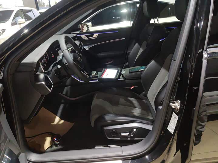 Фото 15 - Audi A6L