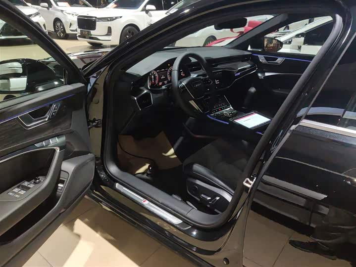 Фото 16 - Audi A6L