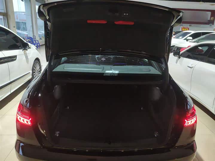 Фото 19 - Audi A6L