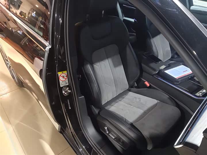 Фото 25 - Audi A6L