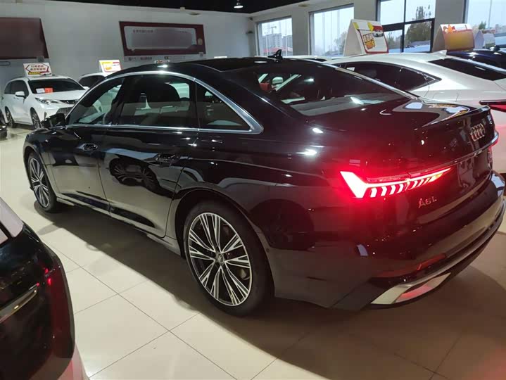 Фото 5 - Audi A6L