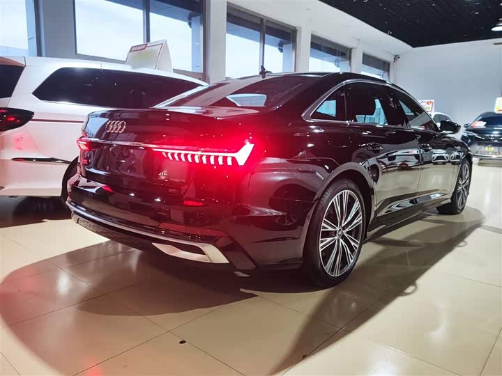 Фото 7 - Audi A6L