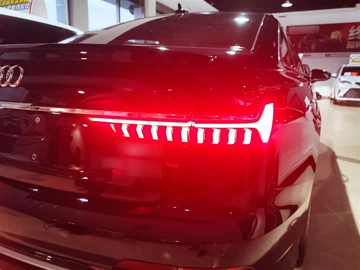 Фото 8 - Audi A6L