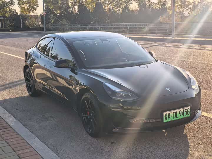 Фото 3 - Tesla Model 3