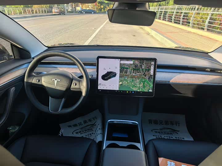 Фото 6 - Tesla Model 3