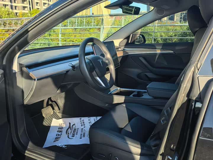 Фото 7 - Tesla Model 3