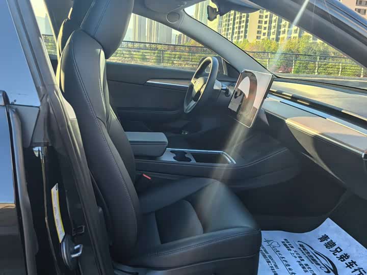Фото 8 - Tesla Model 3