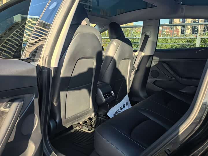 Фото 9 - Tesla Model 3