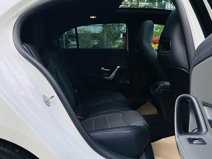 Фото 12 - Mercedes-Benz A-Class AMG