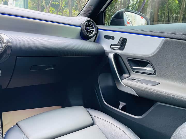 Фото 20 - Mercedes-Benz A-Class AMG