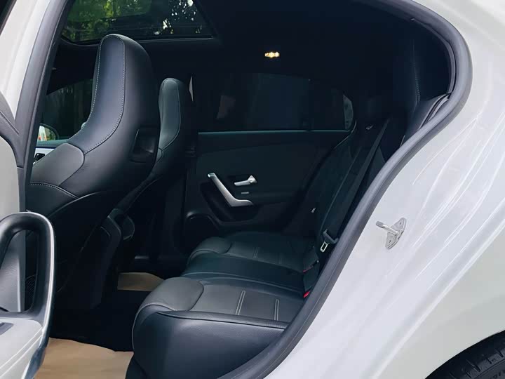 Фото 21 - Mercedes-Benz A-Class AMG