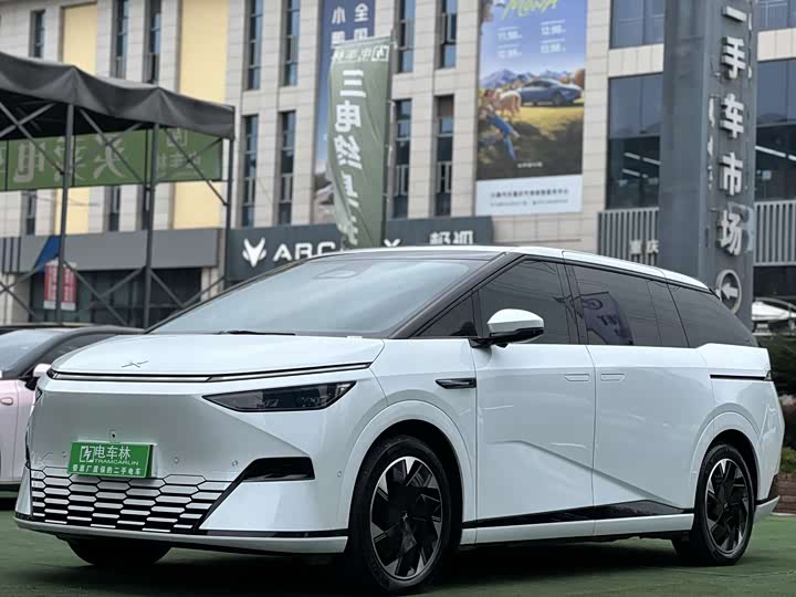 Фото 1 - XPeng X9