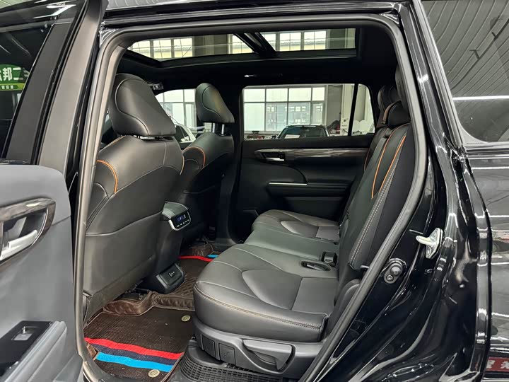 Фото 14 - Toyota Crown Kluger