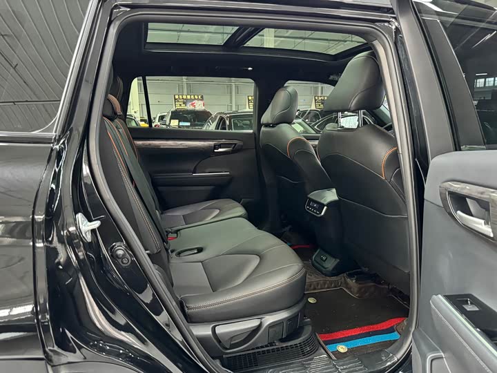 Фото 15 - Toyota Crown Kluger