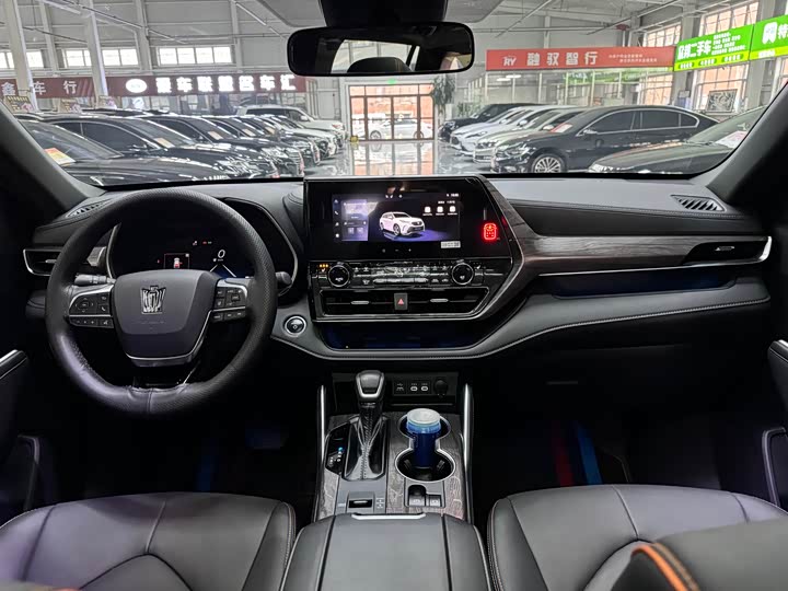 Фото 16 - Toyota Crown Kluger