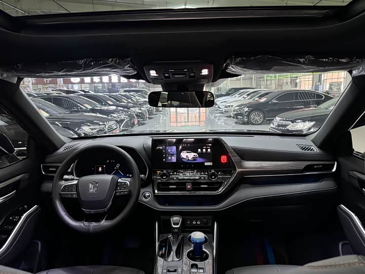 Фото 18 - Toyota Crown Kluger