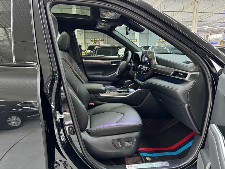 Фото 19 - Toyota Crown Kluger