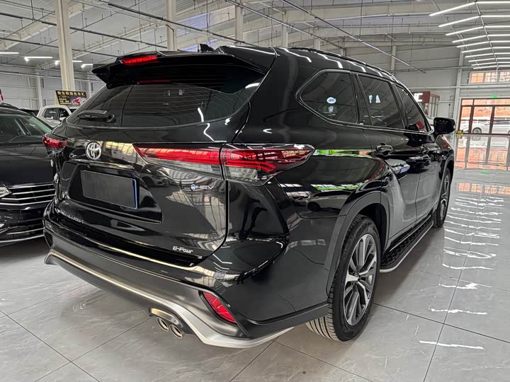 Фото 4 - Toyota Crown Kluger