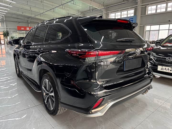 Фото 6 - Toyota Crown Kluger