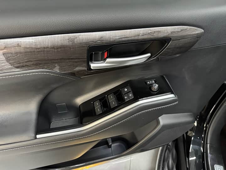 Фото 7 - Toyota Crown Kluger