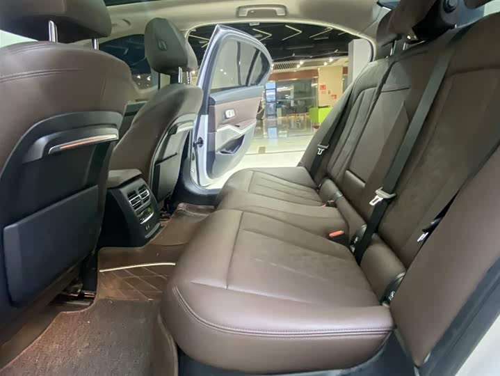 Фото 11 - BMW 3 Series