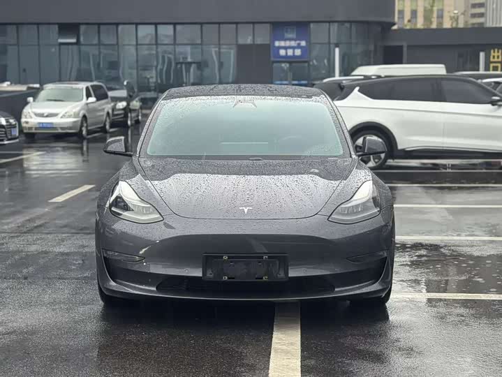 Фото 2 - Tesla Model 3