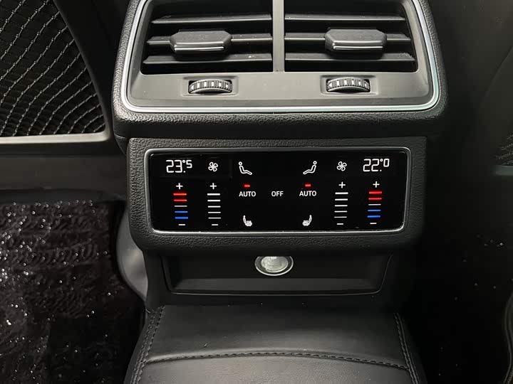 Фото 12 - Audi A6L