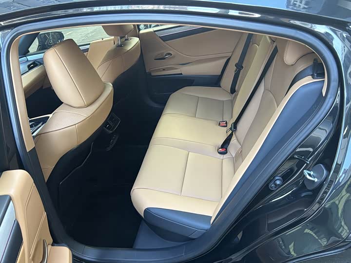 Фото 5 - Lexus ES