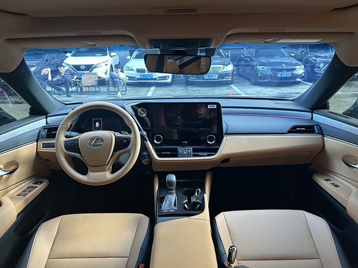 Фото 6 - Lexus ES