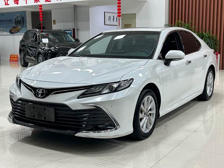 Фото 1 - Toyota Camry